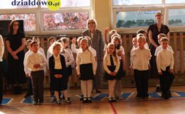 Wielki dzień w „Trójce”. Pierwszoklasiści oficjalnie włączeni w poczet uczniów Szkoły Podstawowej nr 3