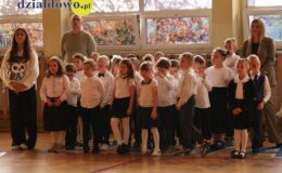 Wielki dzień w „Trójce”. Pierwszoklasiści oficjalnie włączeni w poczet uczniów Szkoły Podstawowej nr 3
