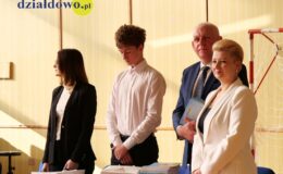 Wielki dzień w „Trójce”. Pierwszoklasiści oficjalnie włączeni w poczet uczniów Szkoły Podstawowej nr 3
