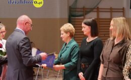 Uroczysty Dzień Edukacji Narodowej i ślubowanie pierwszoklasistów w działdowskiej „Jedynce”