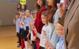 Uroczysty Dzień Edukacji Narodowej i ślubowanie pierwszoklasistów w działdowskiej „Jedynce”