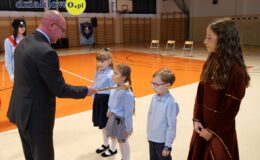 Uroczysty Dzień Edukacji Narodowej i ślubowanie pierwszoklasistów w działdowskiej „Jedynce”