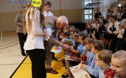 Uroczysty Dzień Edukacji Narodowej i ślubowanie pierwszoklasistów w działdowskiej „Jedynce”