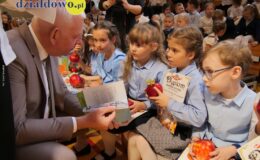 Uroczysty Dzień Edukacji Narodowej i ślubowanie pierwszoklasistów w działdowskiej „Jedynce”